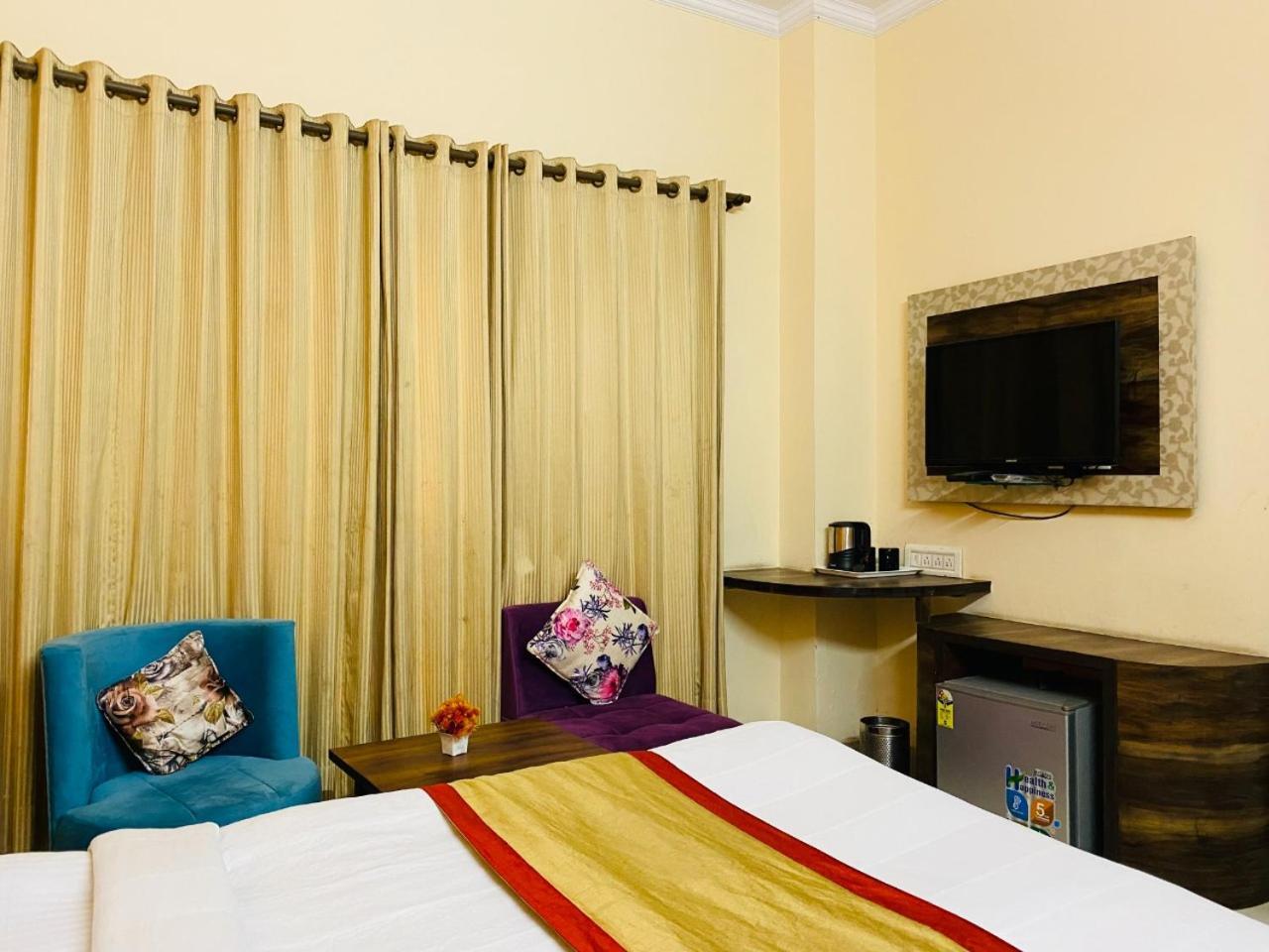 Hotel Aachman Regency With Rooftop Terrace Shimla Buitenkant foto
