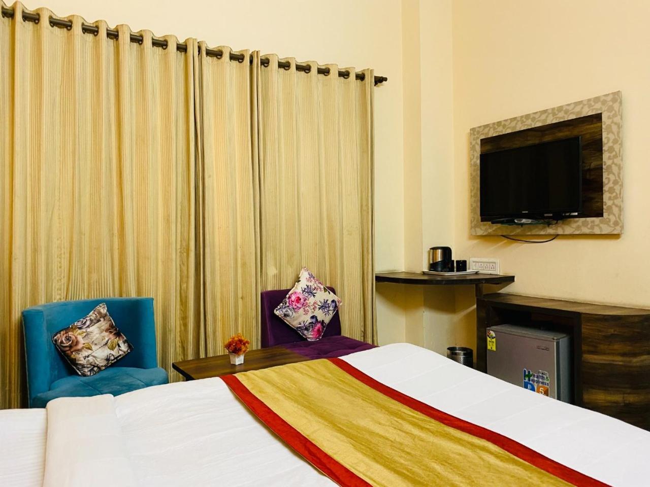 Hotel Aachman Regency With Rooftop Terrace Shimla Buitenkant foto